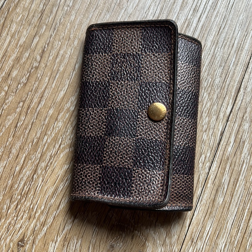Authentic Louis Vuitton Damier Key Holder